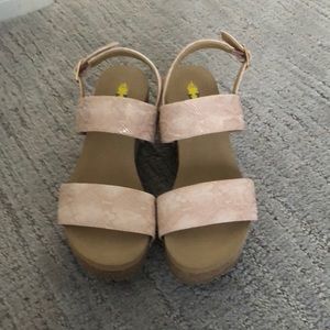 Adorable Wedge sandals